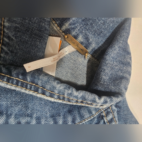 Free People 'Women's Size 4 Dark Denim Distressed - Picture 5 of 7